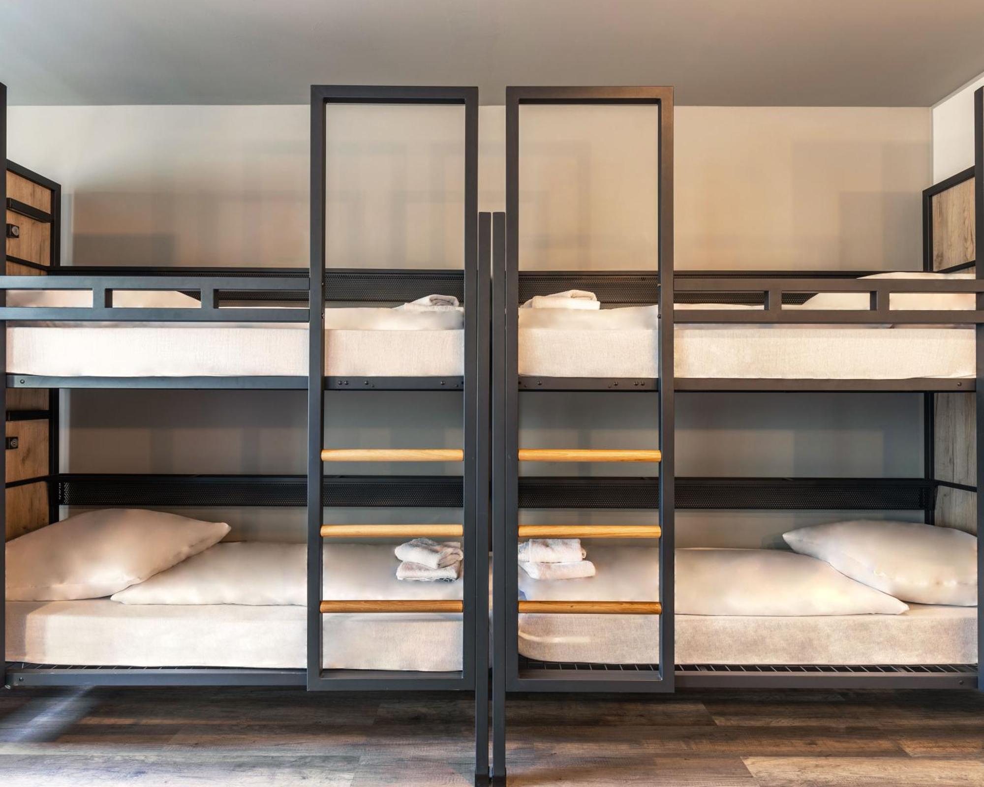 Bed 8-Bed Dormitory Room